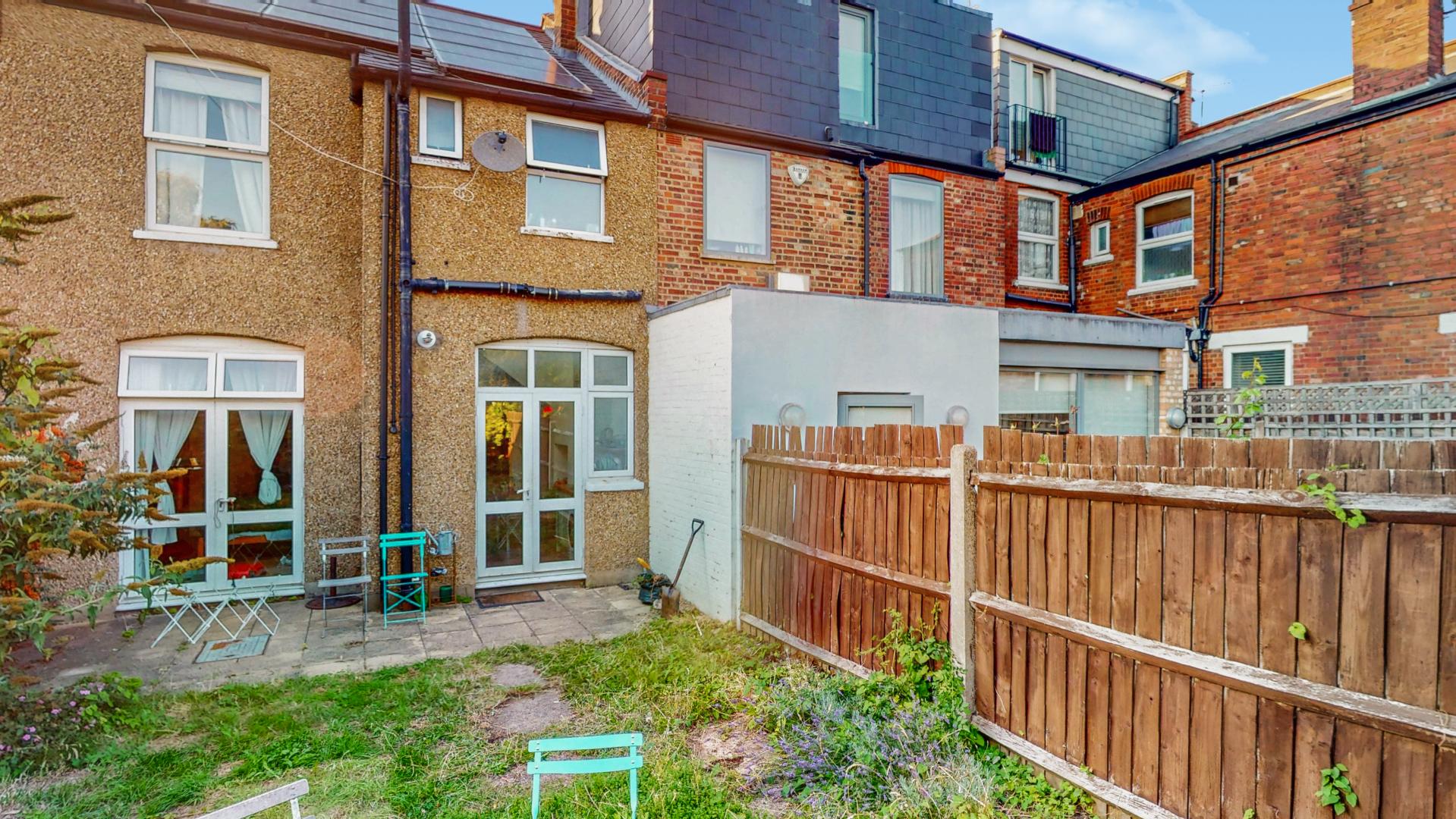 Modern Apartment Caddington Road, Cricklewood